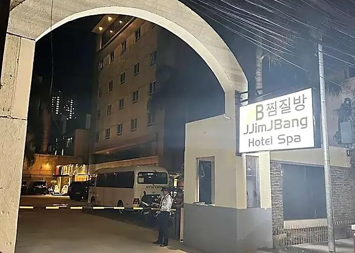 Jjimjbang Kapselhotel *
